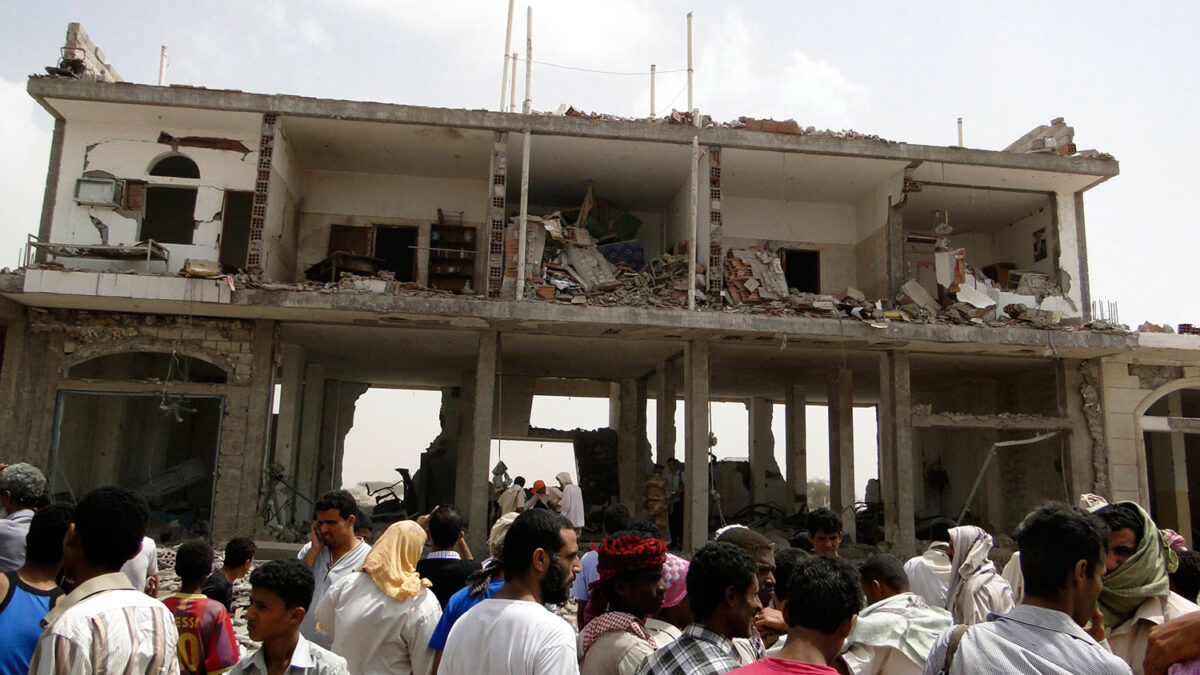Al menos un muerto y decenas de heridos en un atentado contra los servicios secretos yemeníes