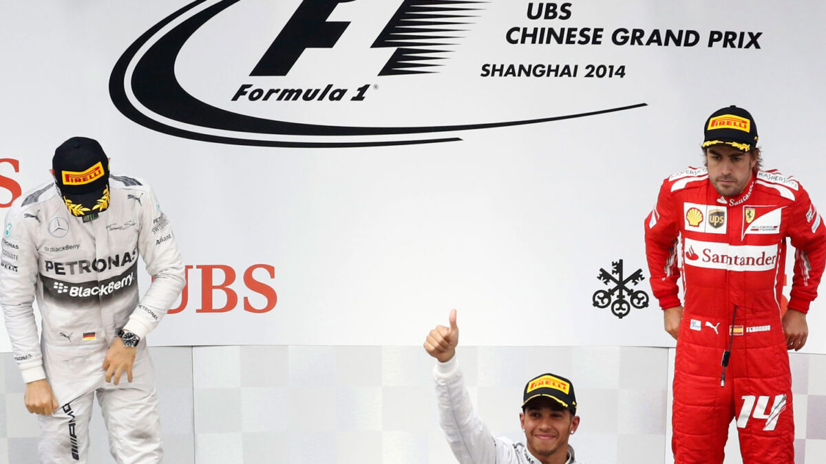 Hamilton gana en Shanghái y suma su tercera victoria del curso.