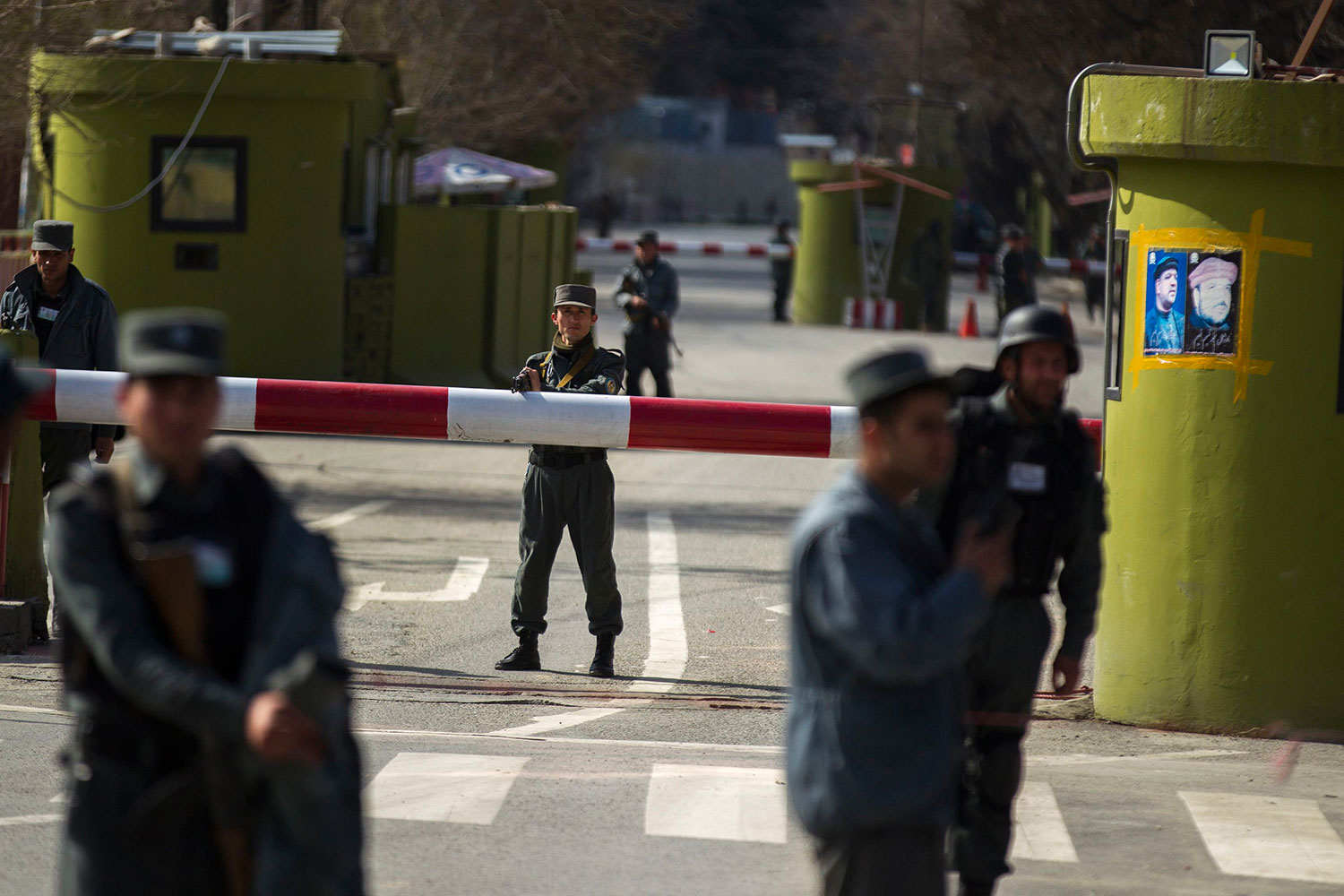 6 policías muertos tras un atentado suicida frente al Ministerio del Interior de Kabul