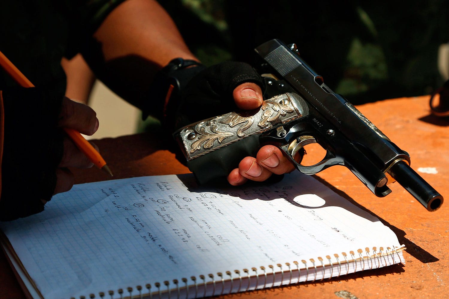 Comienza el registro de las armas de los autodefensas en Michoacán