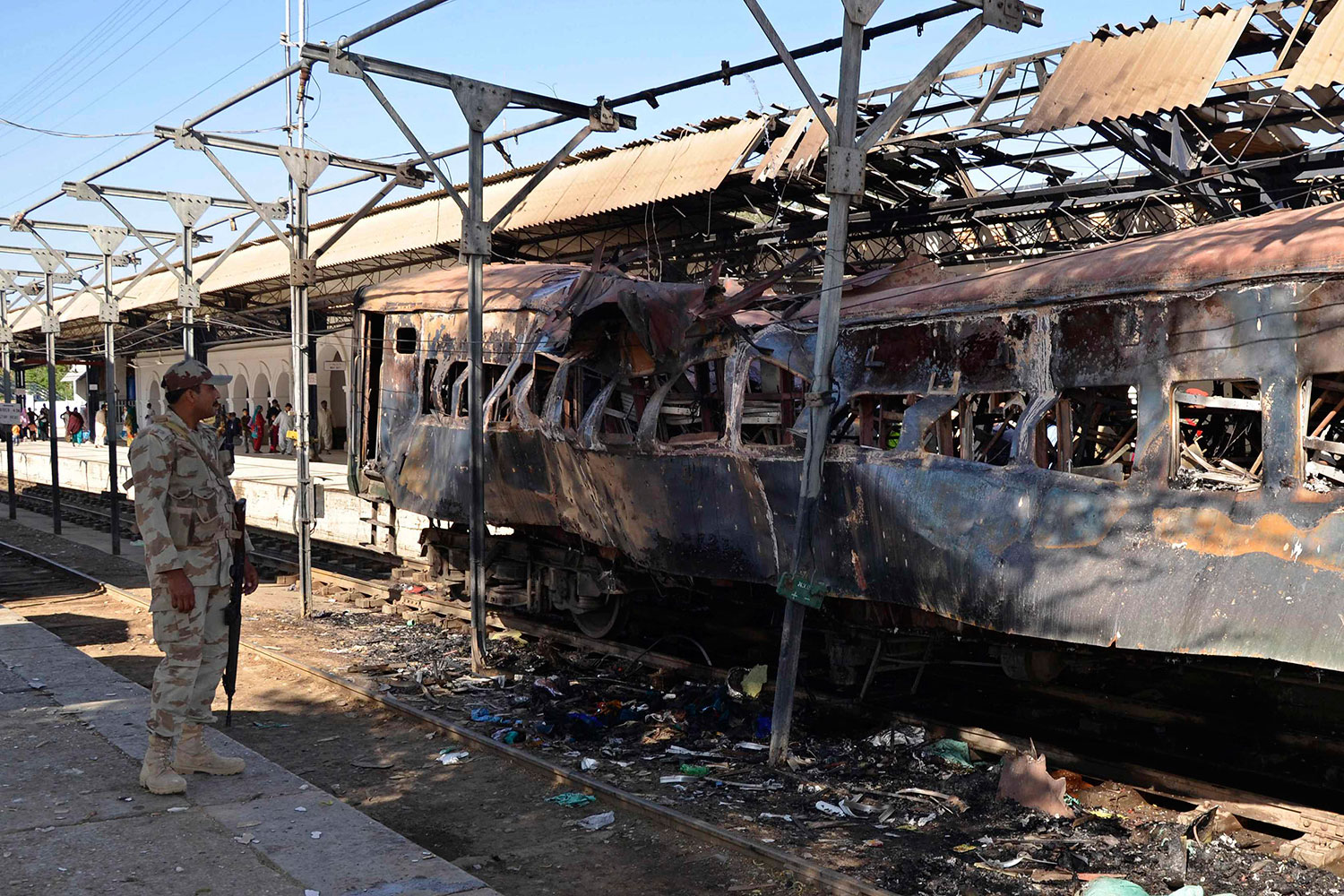 Una bomba en un tren de pasajeros deja 14 muertos en Baluchistán