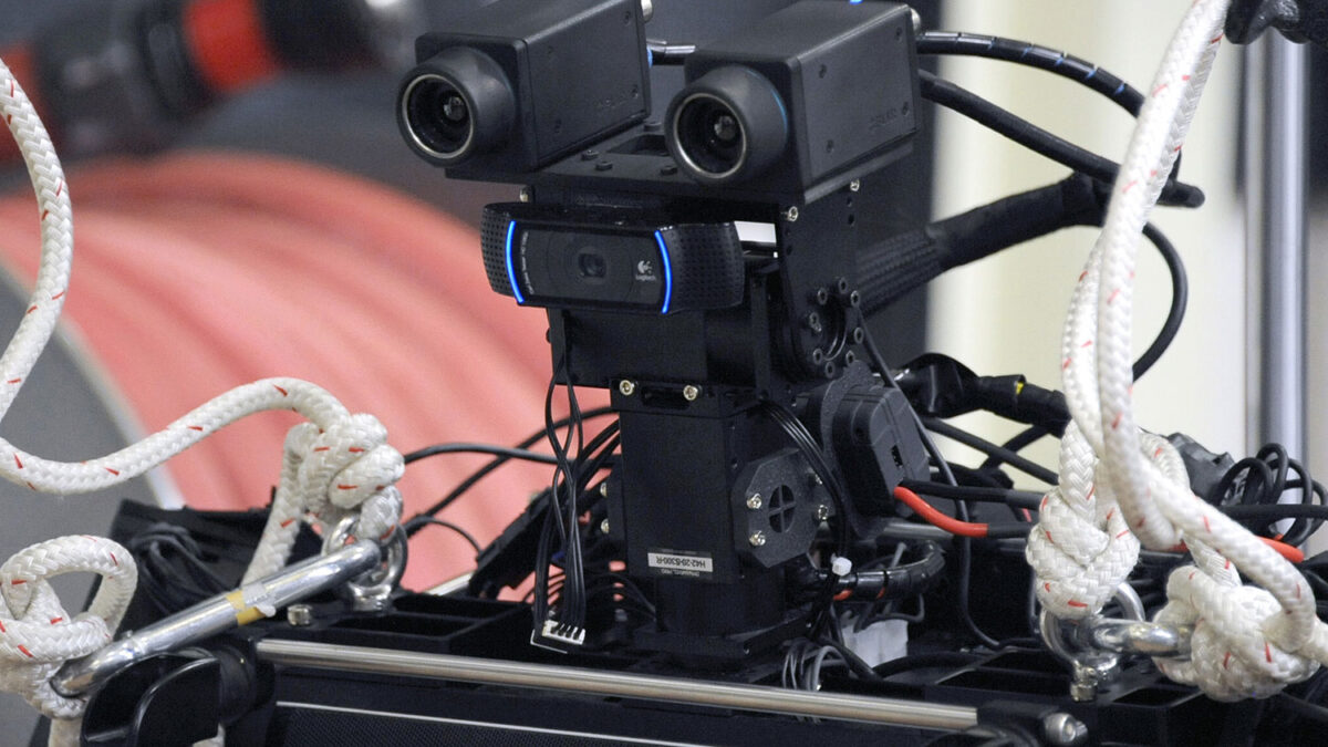 Un robot bombero capaz de caminar entre las llamas