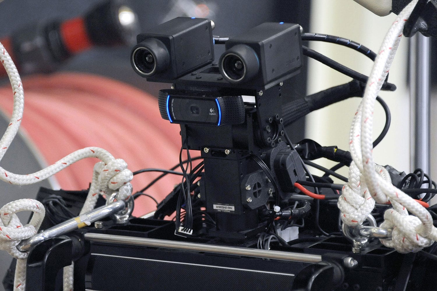 Un robot bombero capaz de caminar entre las llamas