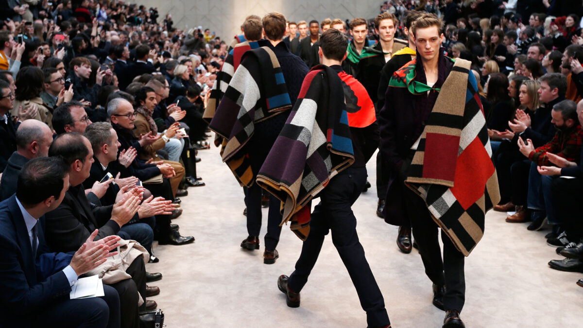 Burberry crece gracias a las ventas online