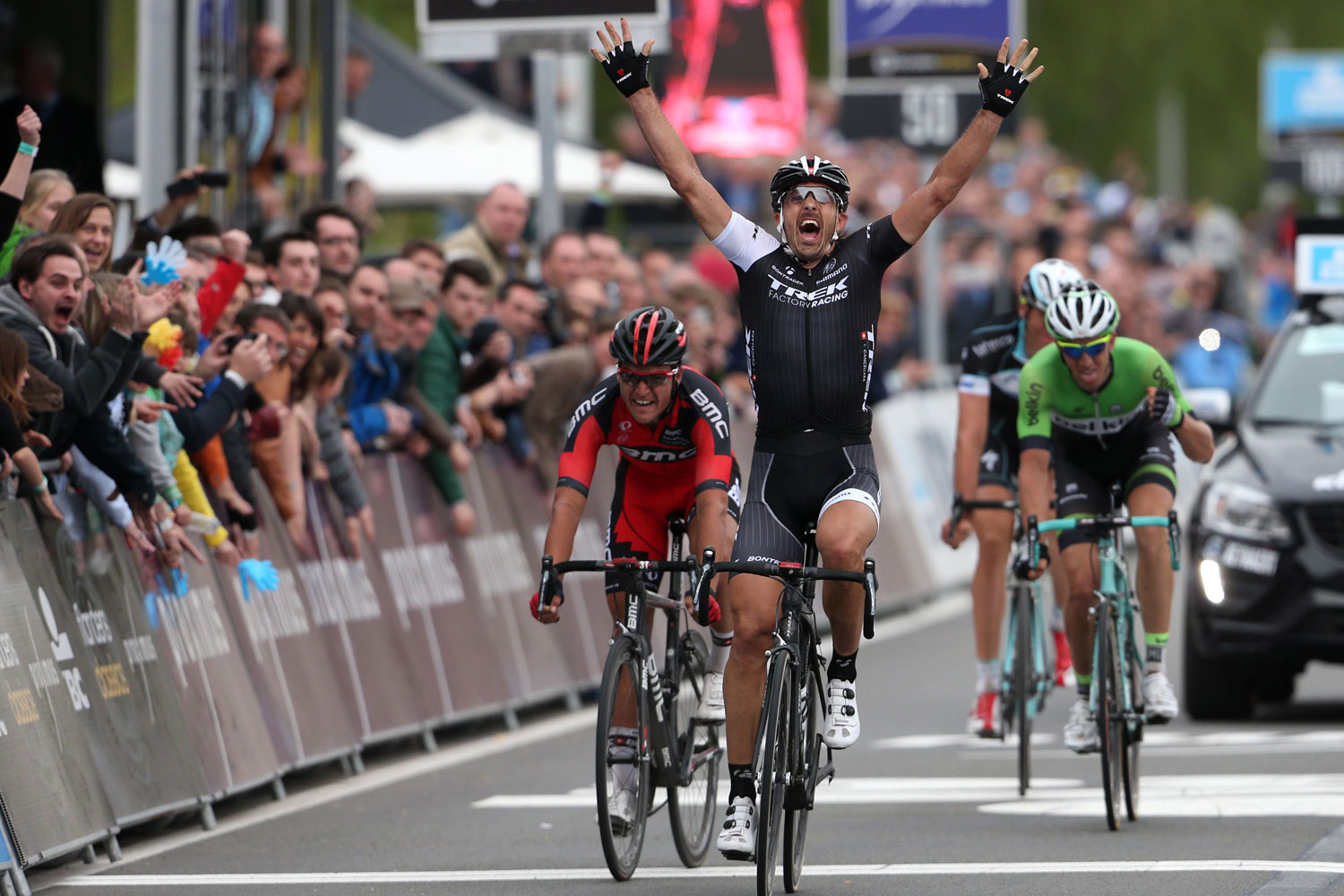 Cancellara conquista por tercera vez la Vuelta a Flandes