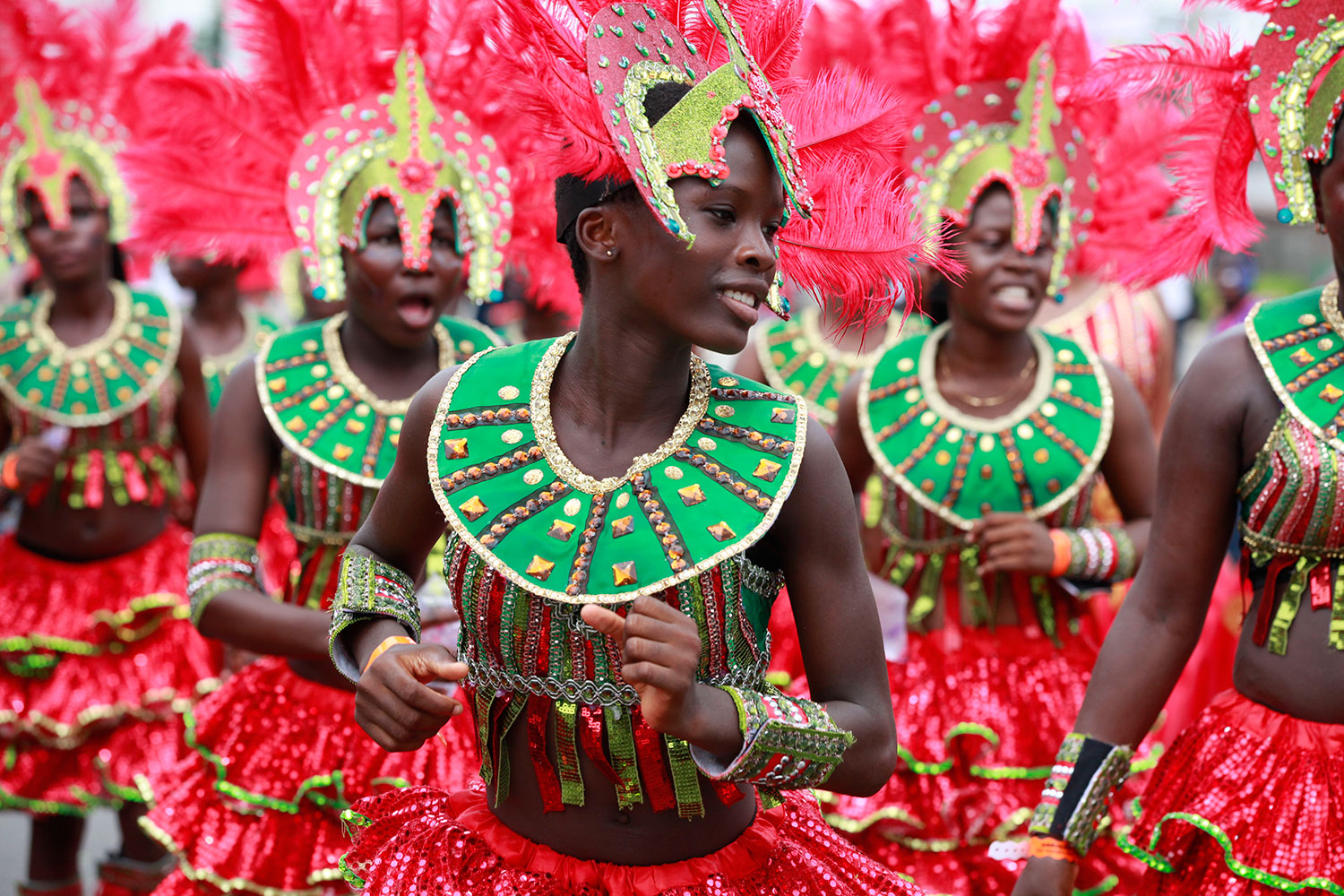 Lagos despide la Semana Santa celebrando sus carnavales