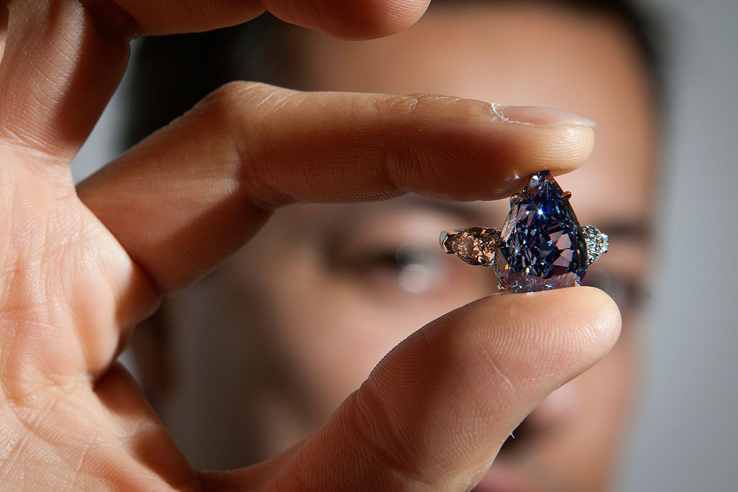 Sale a subasta un diamante azul por más de 15 millones de euros