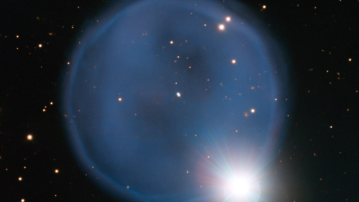 El encuentro entre una nebulosa y una estrella creo un anillo de diamantes