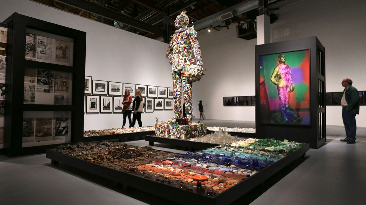 Exposición de Mike Kelley en Los Ángeles