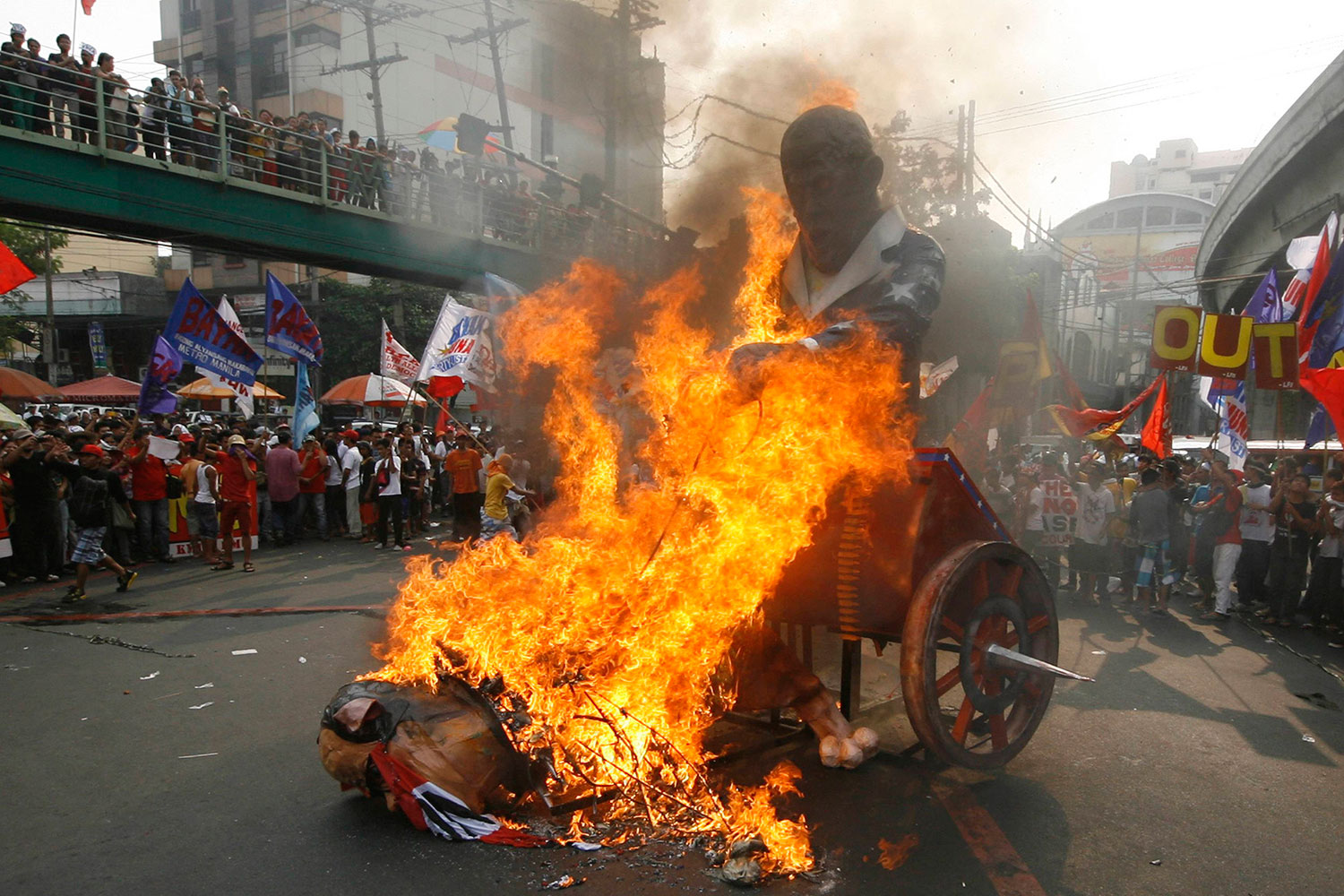 Filipinos protestan contra el acuerdo militar con EEUU