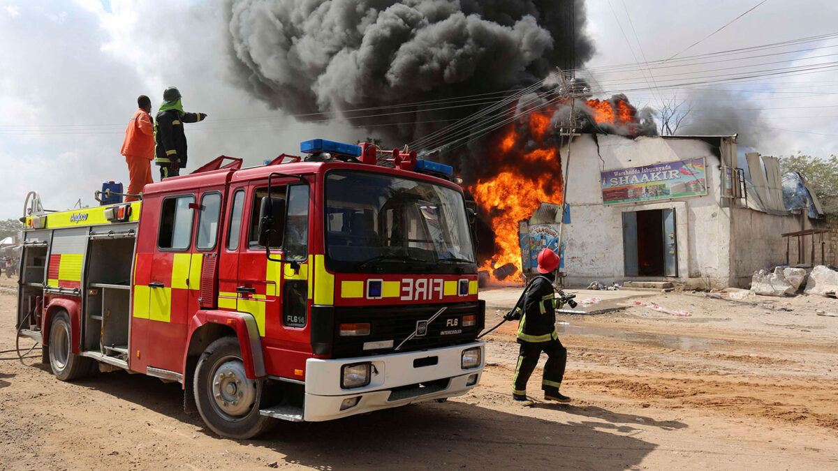 El incendio en una gasolinera de Hodan obliga a evacuar las tiendas aledañas