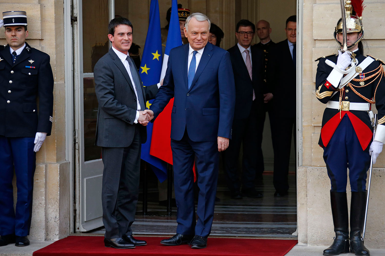 El nuevo primer ministro francés, Manuel Valls, toma posesión de su cargo
