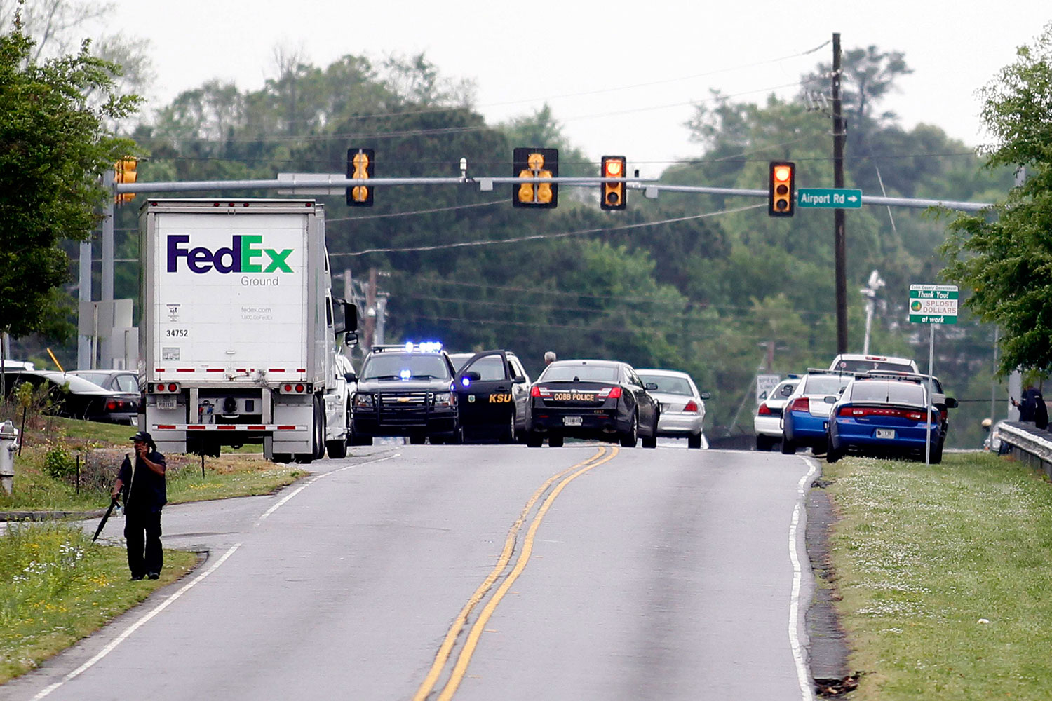 Al menos seis personas heridas en un tiroteo en una tienda de FedEx