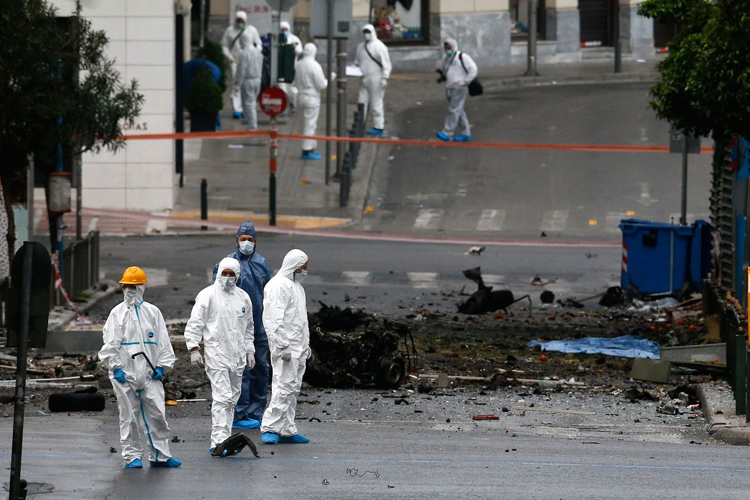 Un coche bomba explota frente al Banco de Grecia