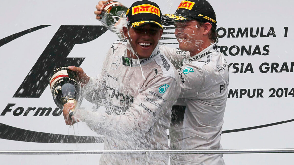 Hamilton domina en Sepang