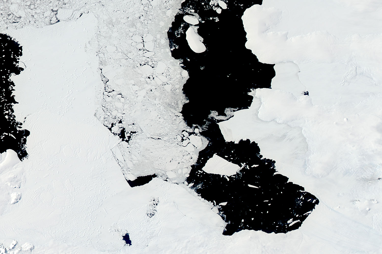 Un iceberg del tamaño de Singapur amenaza las rutas de navegación de la Antártida