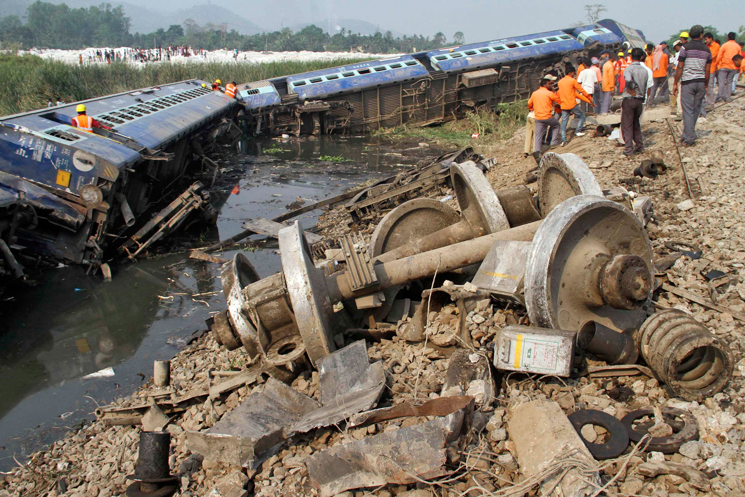 Al menos 50 heridos tras descarrilar un tren de pasajeros en Assam