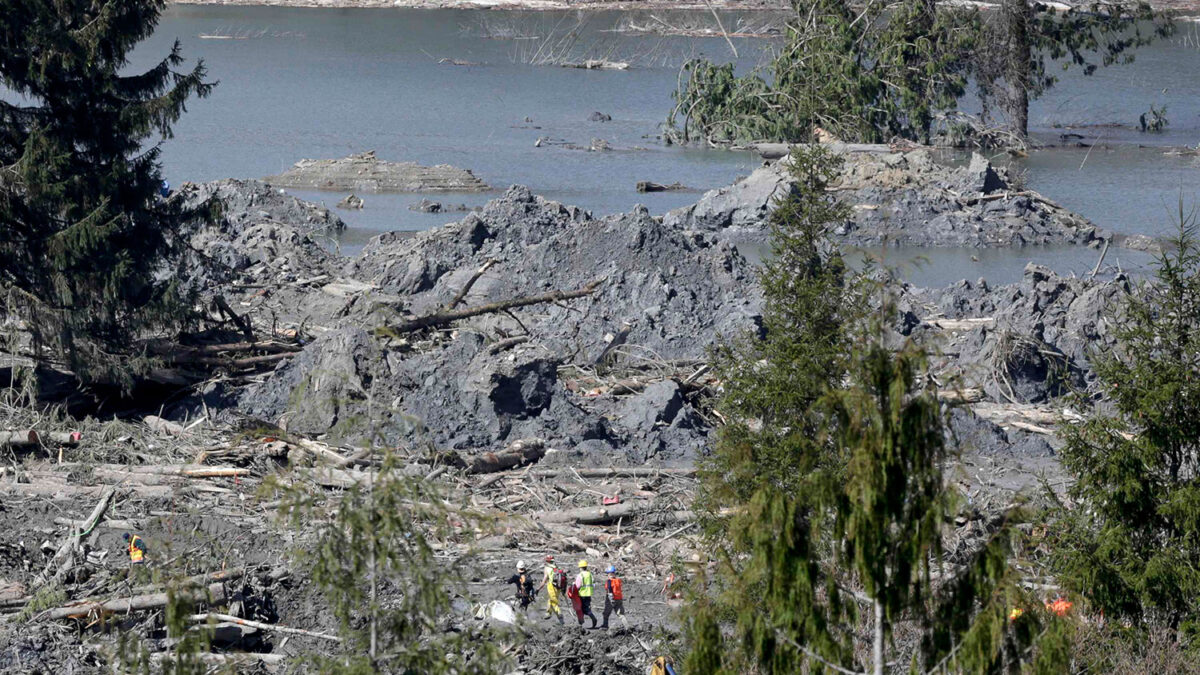 Las nevadas amenazan con inundaciones la zona afectada por el deslizamiento de tierras de Washington