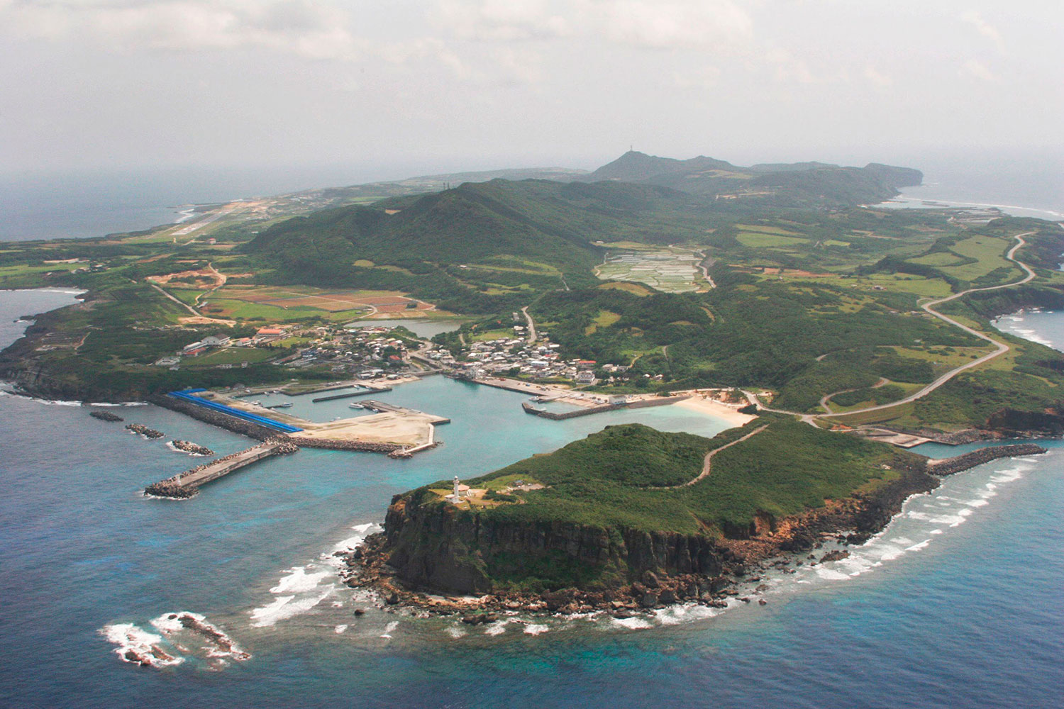 Japón construye una base de radar militar en la disputada isla de Yonaguni