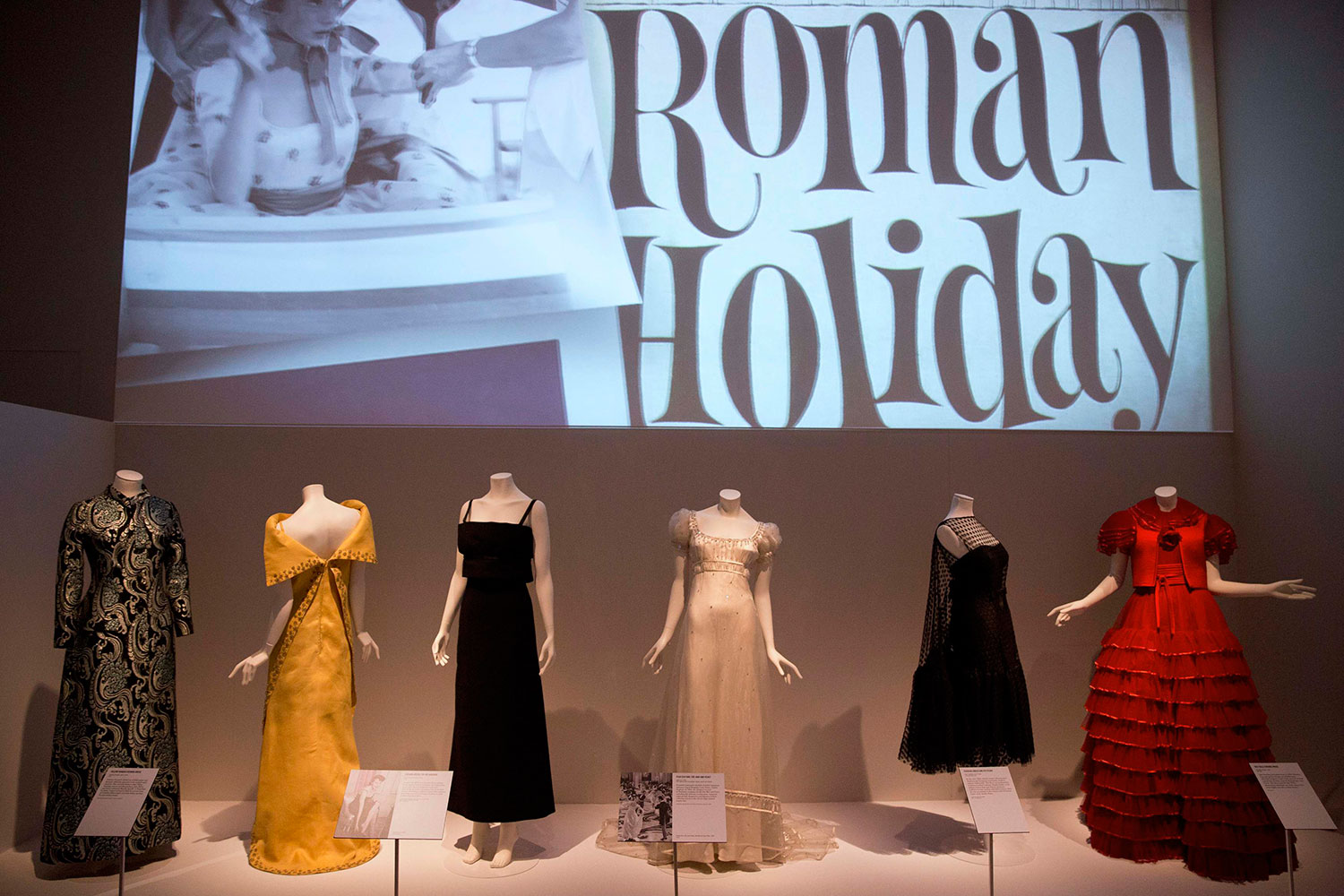 Victoria and Albert Museum rinde homenaje a la moda italiana
