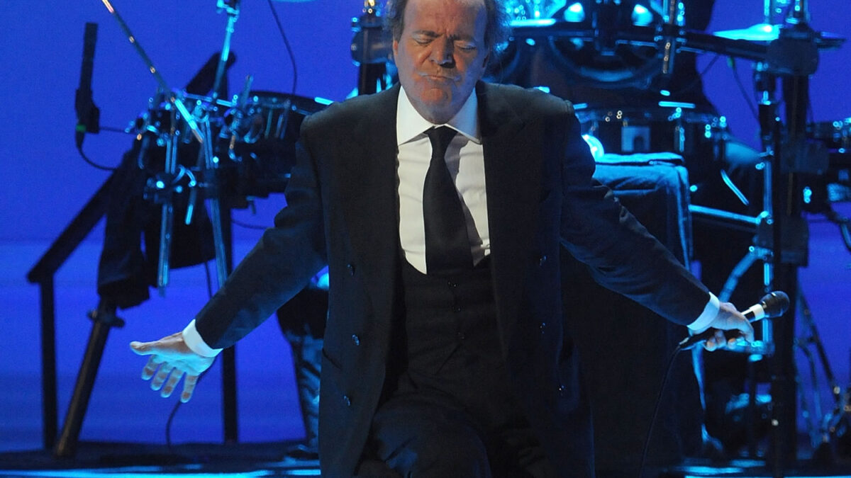 Julio Iglesias regresa a los escenarios