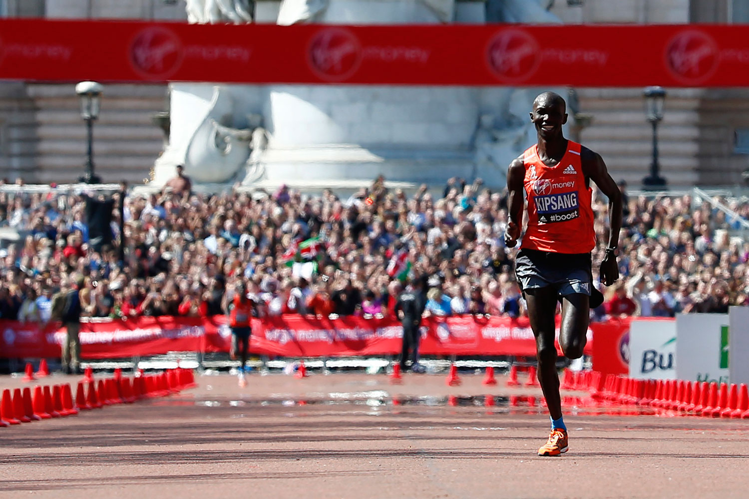 Wilson Kipsang gana la maratón de Londres