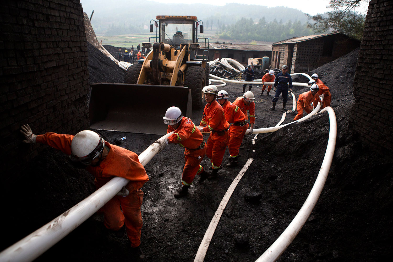 22 mineros atrapados en una mina de carbón inundada en China