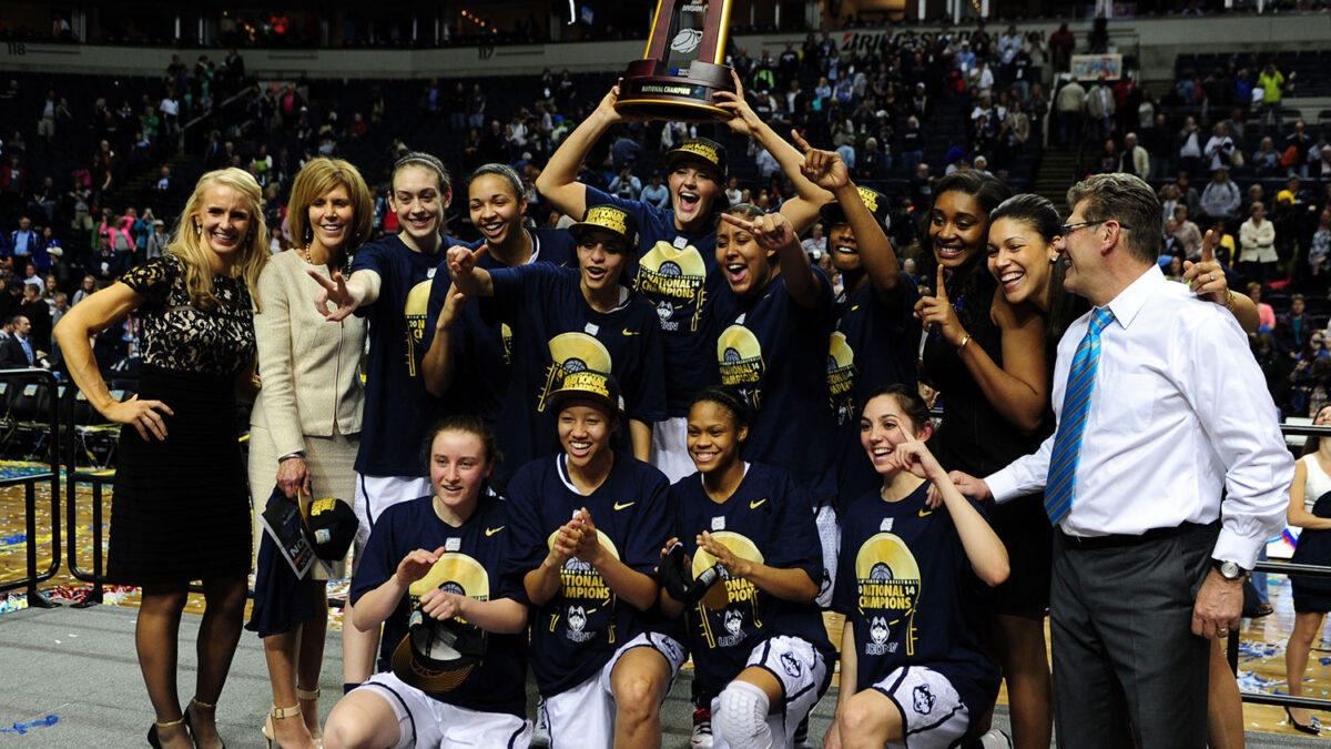 Las chicas de los Huskies ganan su noveno título nacional