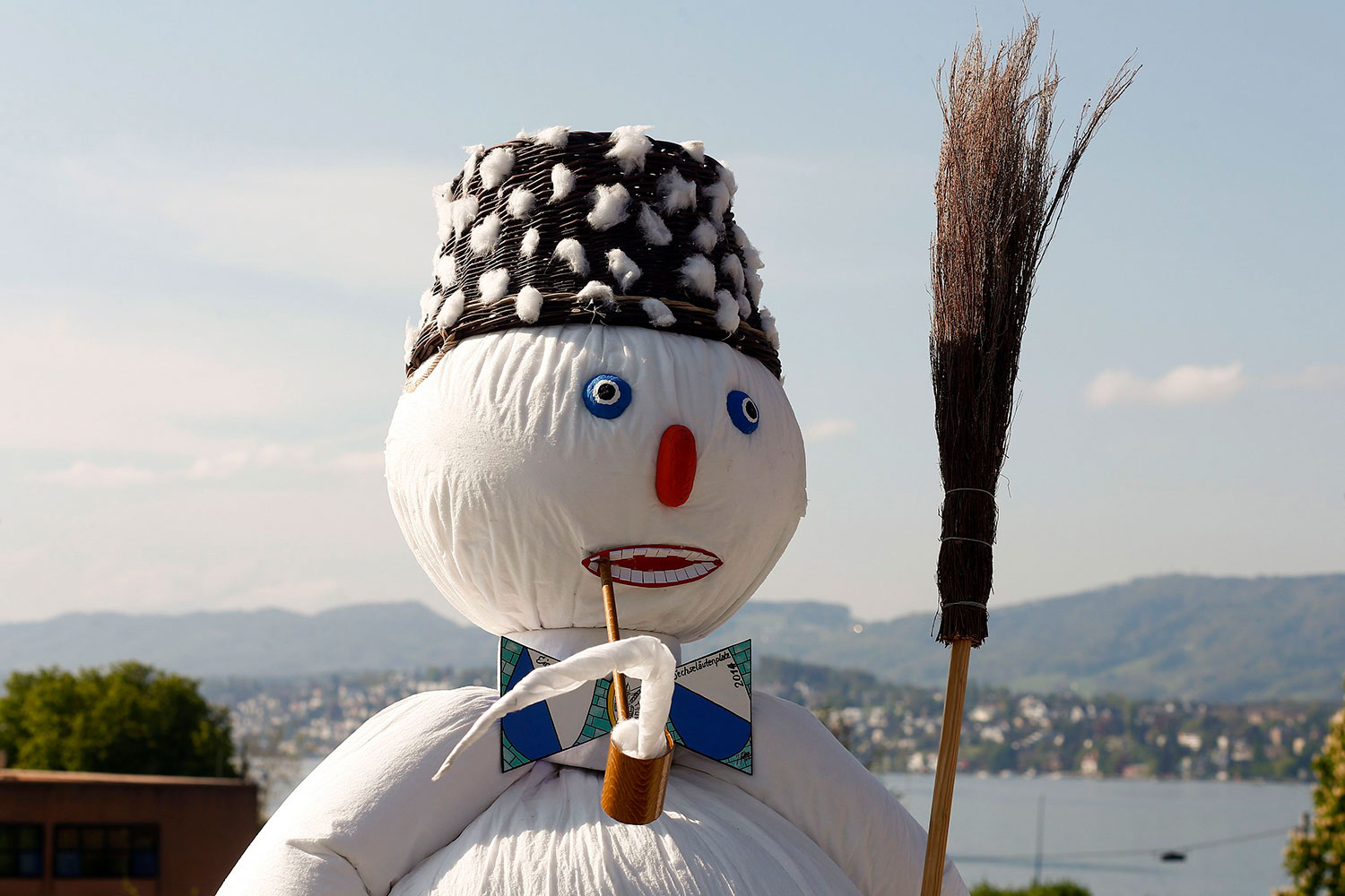 Se celebra en Zurich la festividad de Sechselaeuten que simboliza el final del invierno