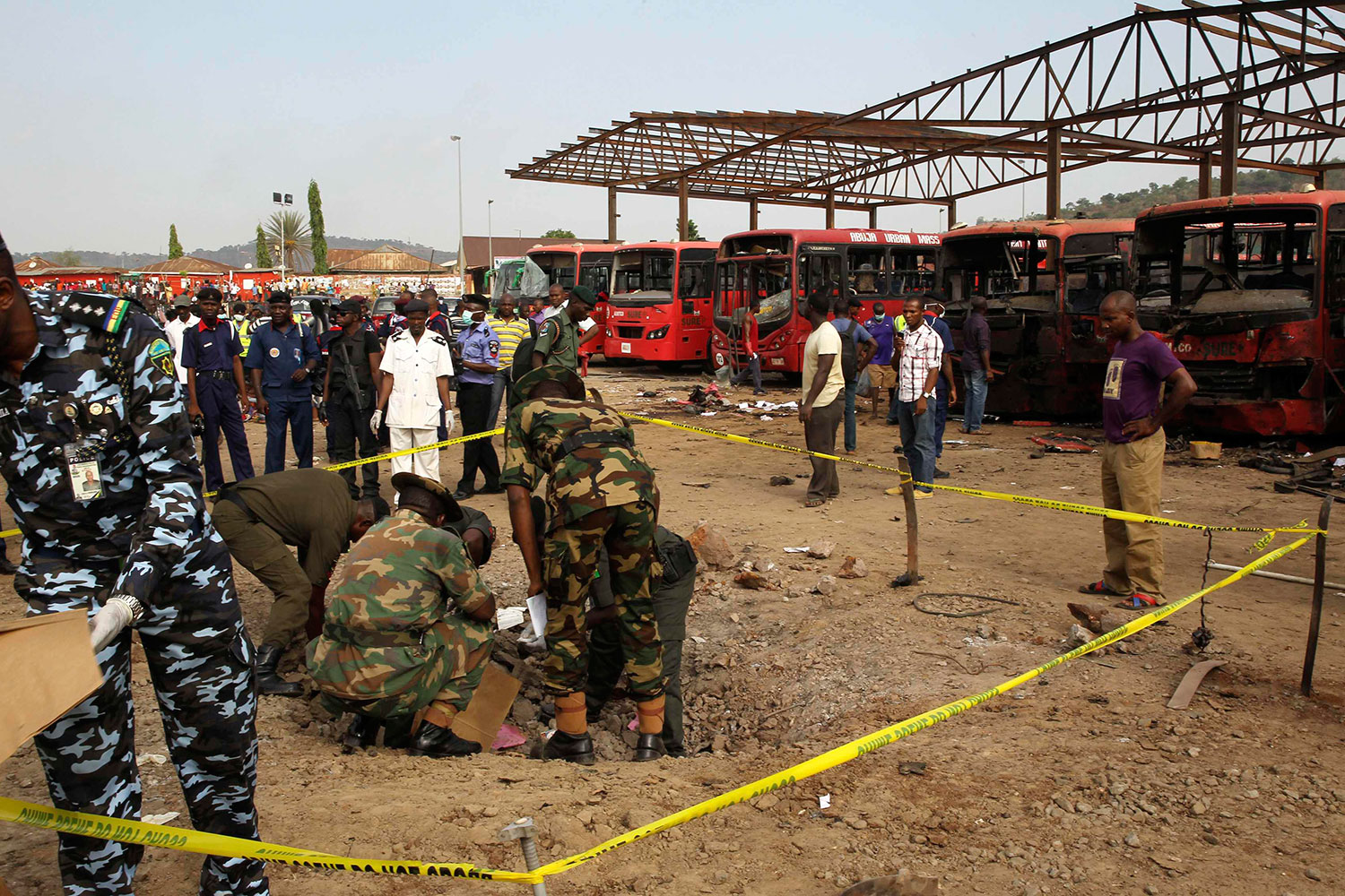 Explosión en una estación de Nigeria deja 71 muertos pero podrían ser muchos más