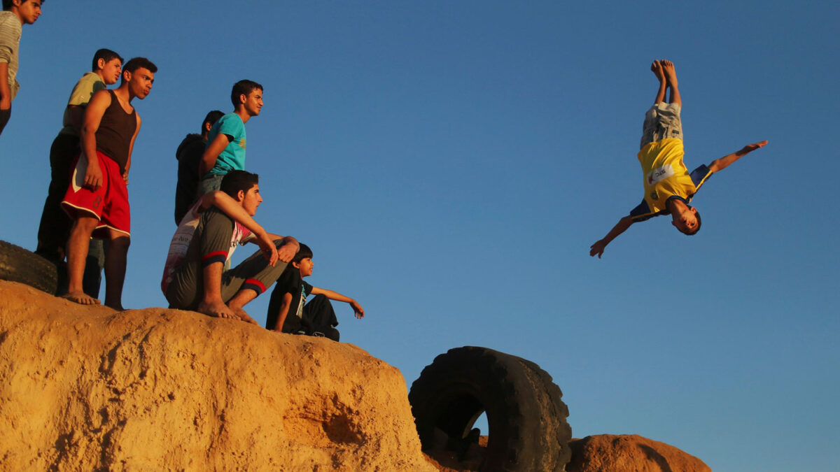 Los refugiados de Gaza practican sus habilidades de Parkour