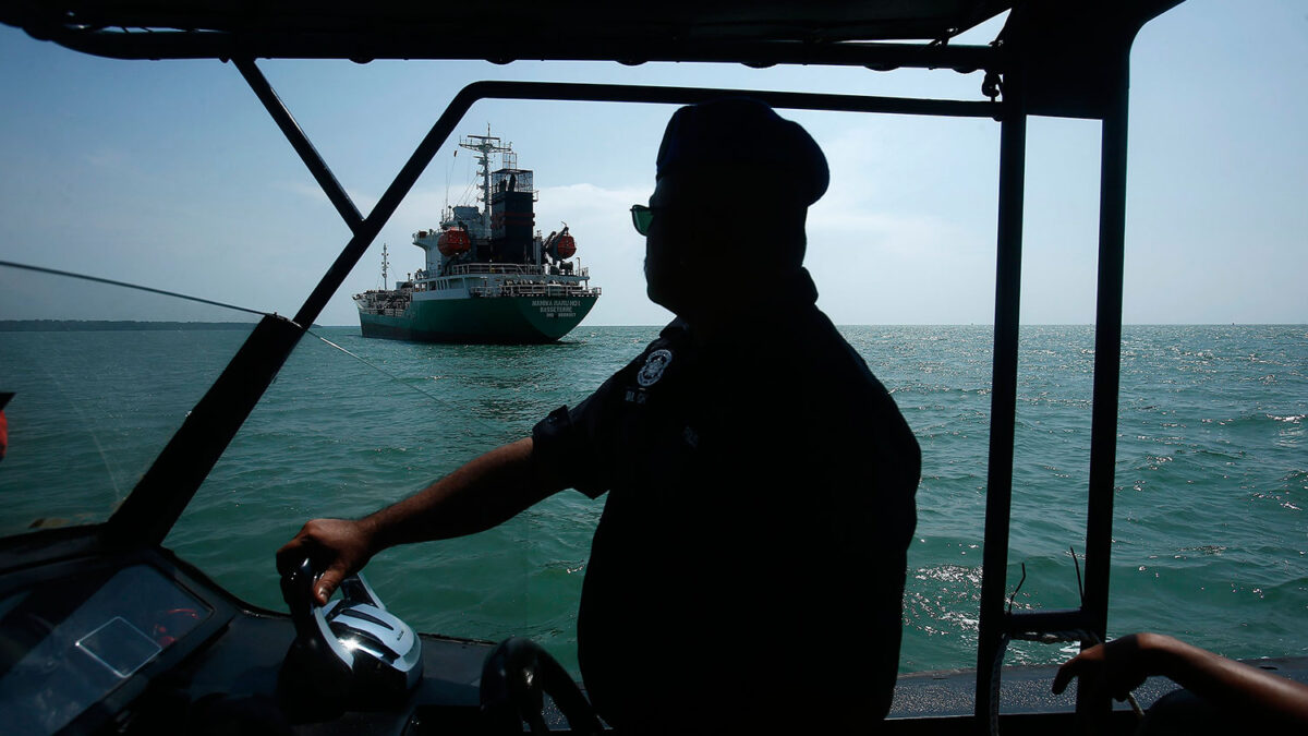 Un grupo de piratas secuestra un buque japonés y roba dos millones de litros de combustible