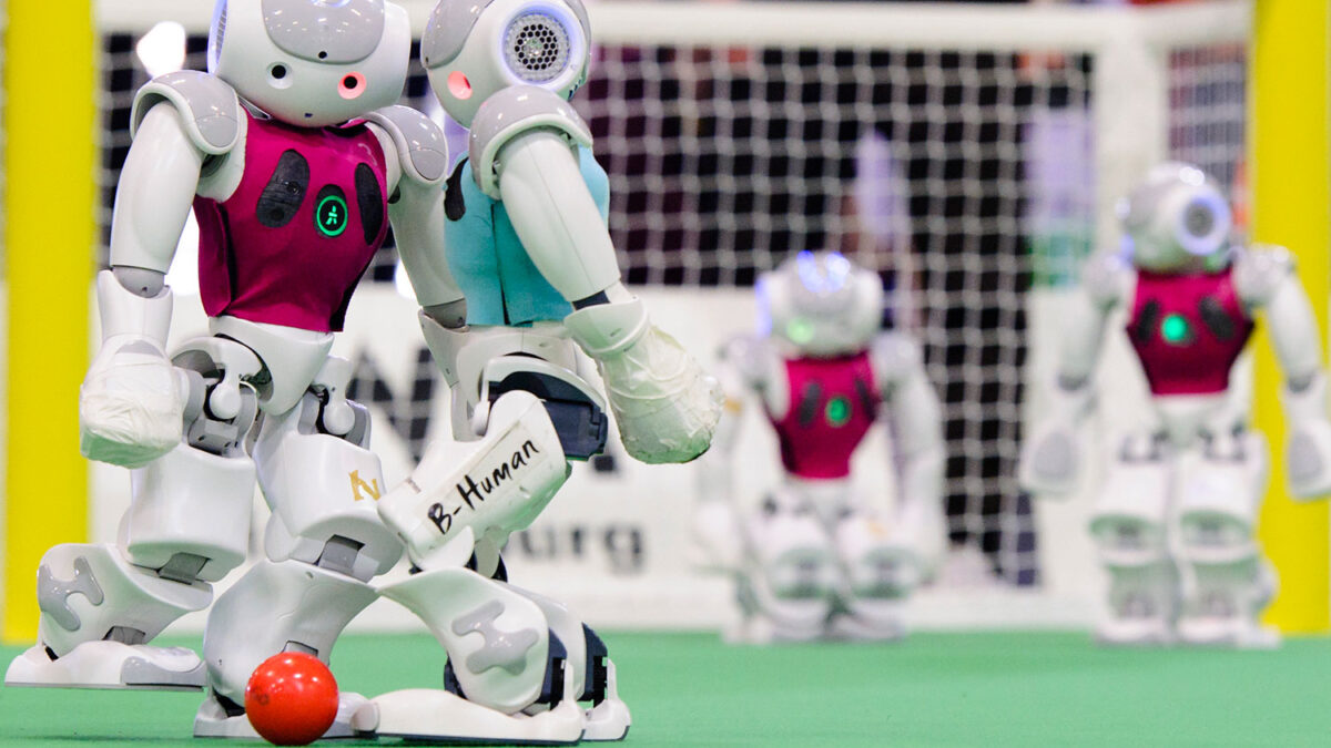 RoboCup 2014 un torneo de fútbol con jugadores robóticos