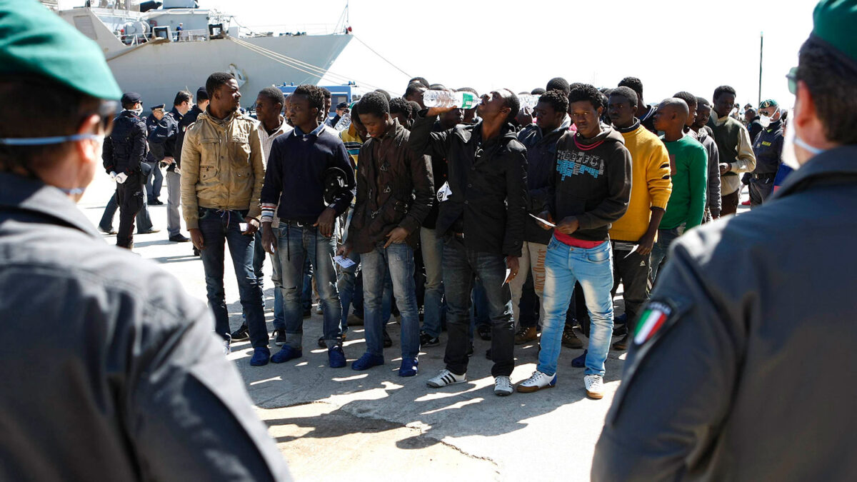 La Armada italiana rescata a 730 inmigrantes en el sur de Sicilia