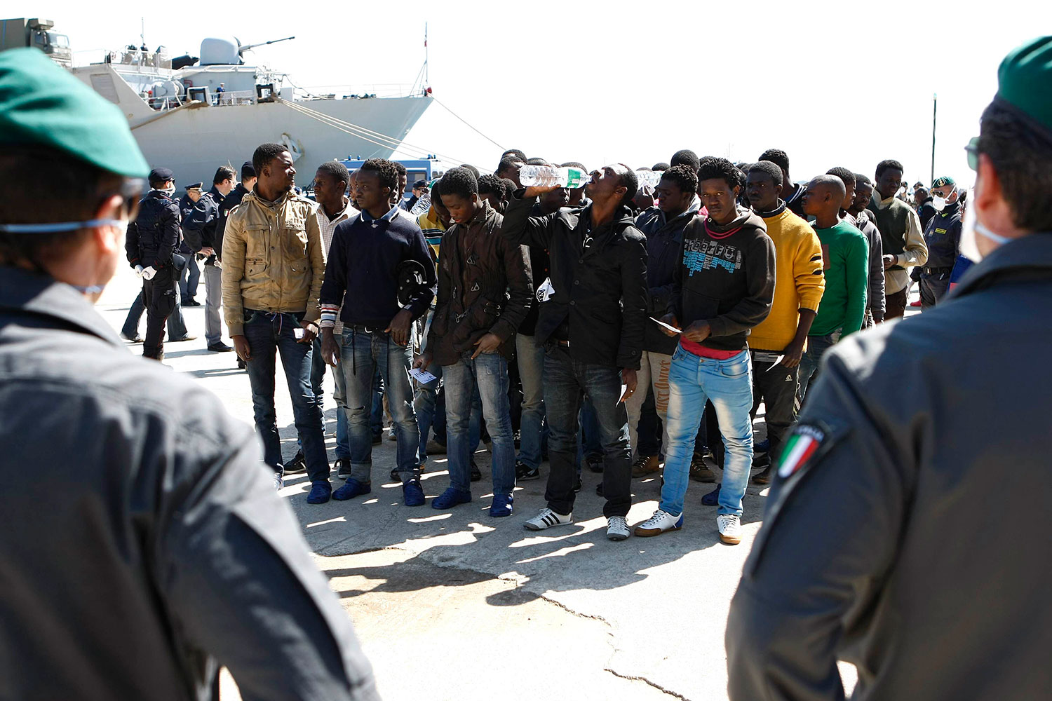 La Armada italiana rescata a 730 inmigrantes en el sur de Sicilia