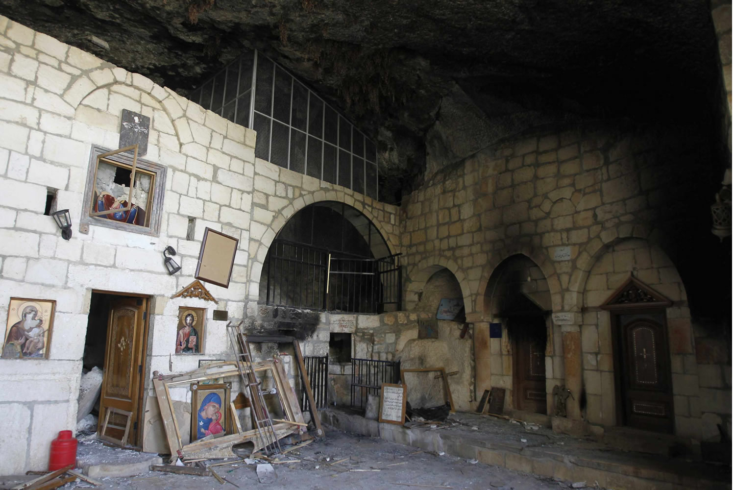 Al Assad visita por Pascua la reconquistada Maalula y promete protección a minorías cristianas
