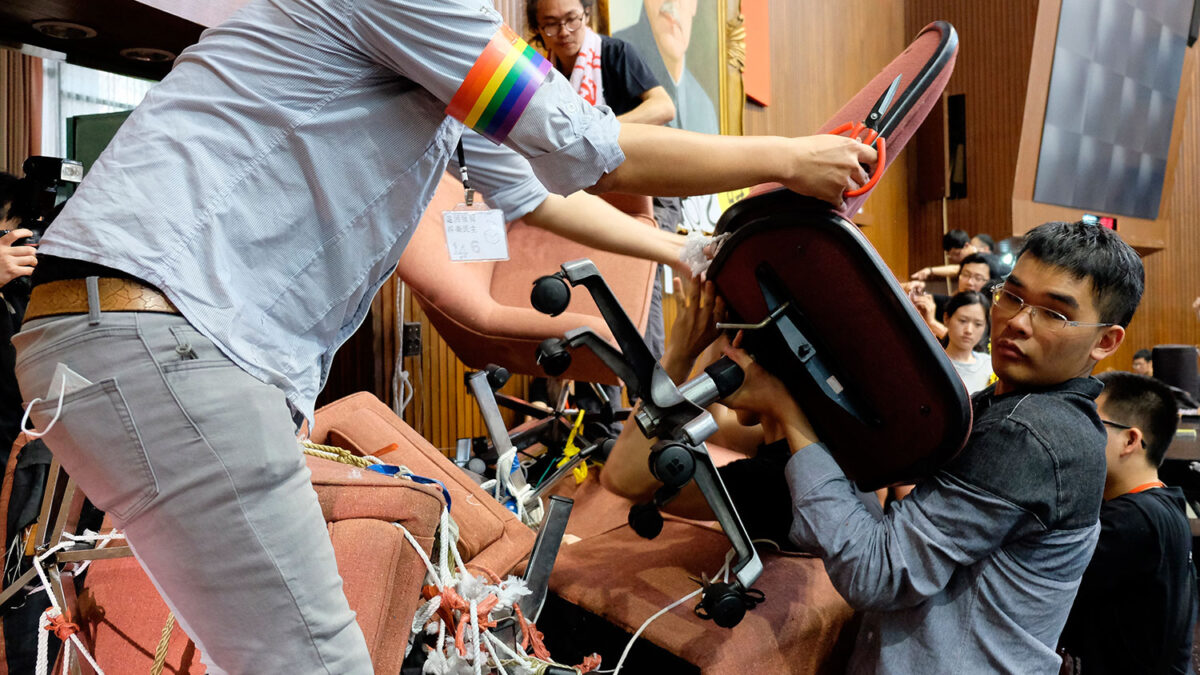 Los manifestantes de Taiwán dan por finalizada la ocupación al Parlamento de Taiwán