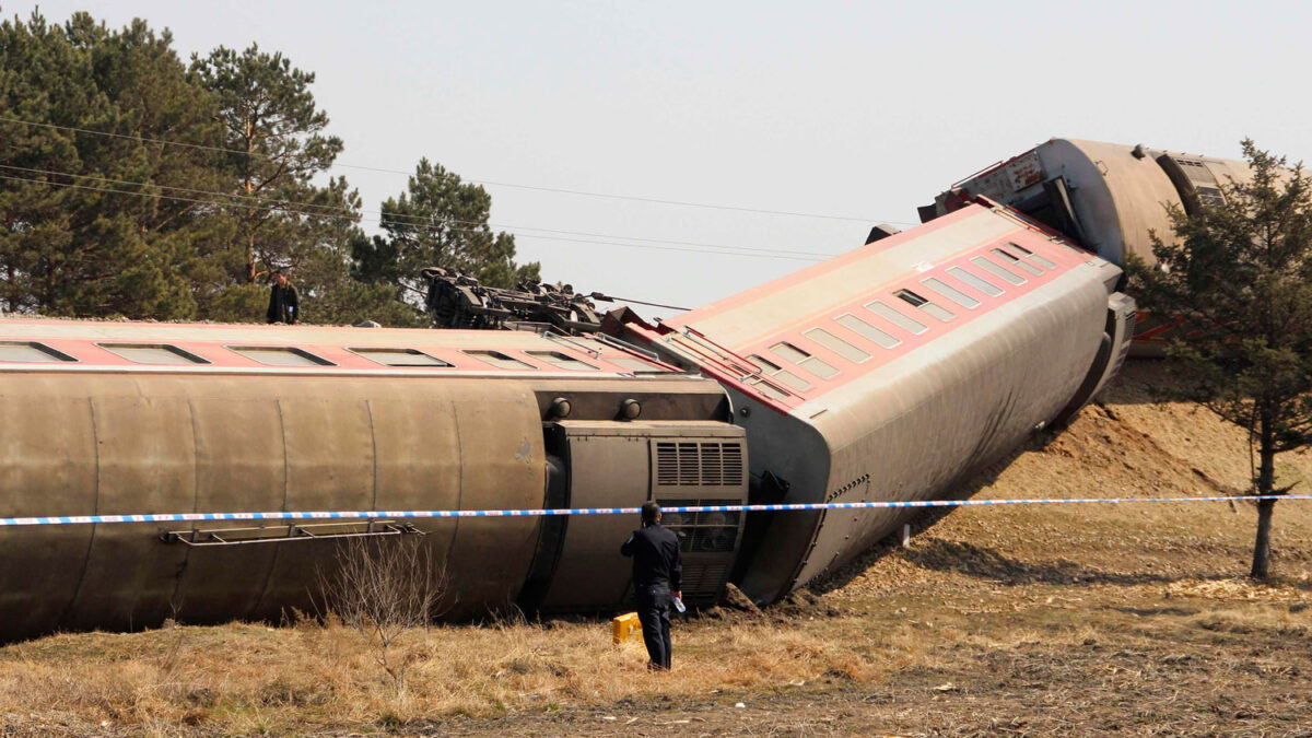 15 heridos tras el descarrilamiento de un tren en China