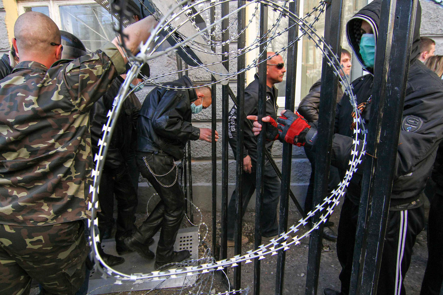 Manifestantes prorusos en Donetsk exigen un referéndum para cambiar el estatus de la región