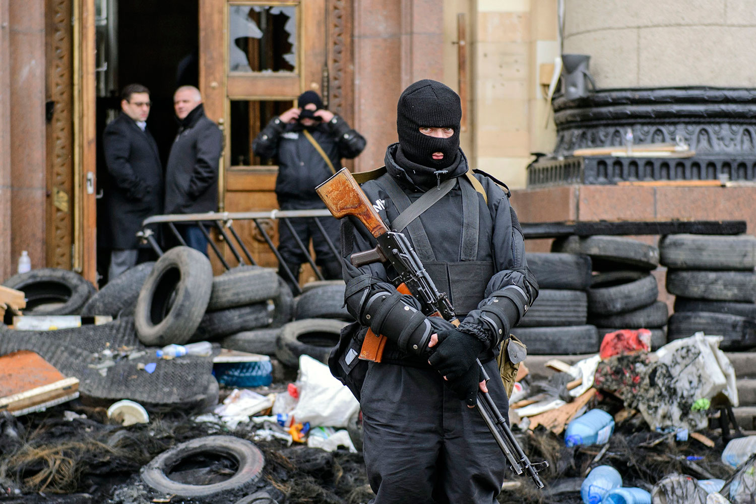 Moscú advierte a Kiev de una posible guerra civil si recurre en el este a una acción militar