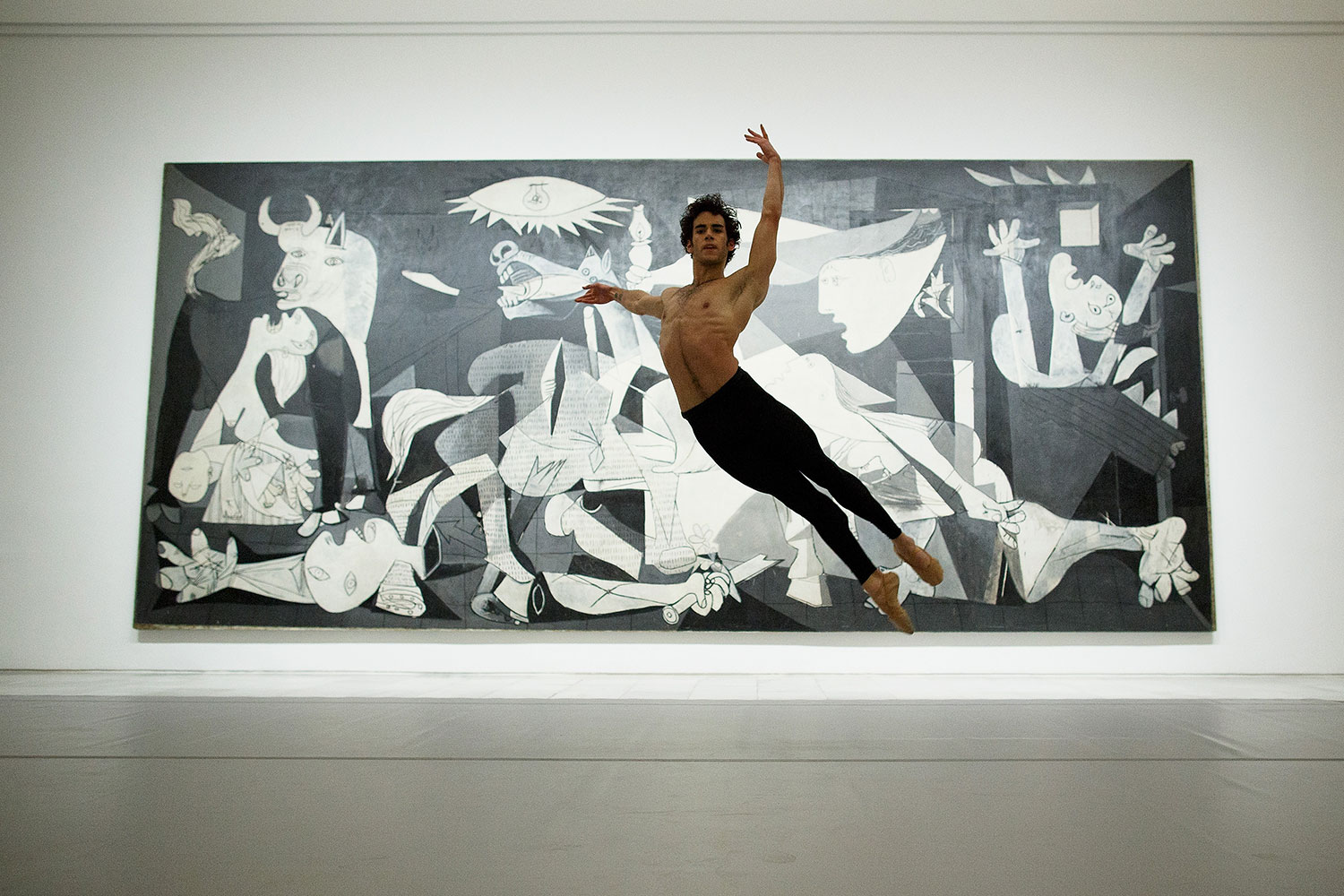 Josué Ullate «bailará» las escenas del mítico «Guernica» de Picasso en el Museo Reina Sofía