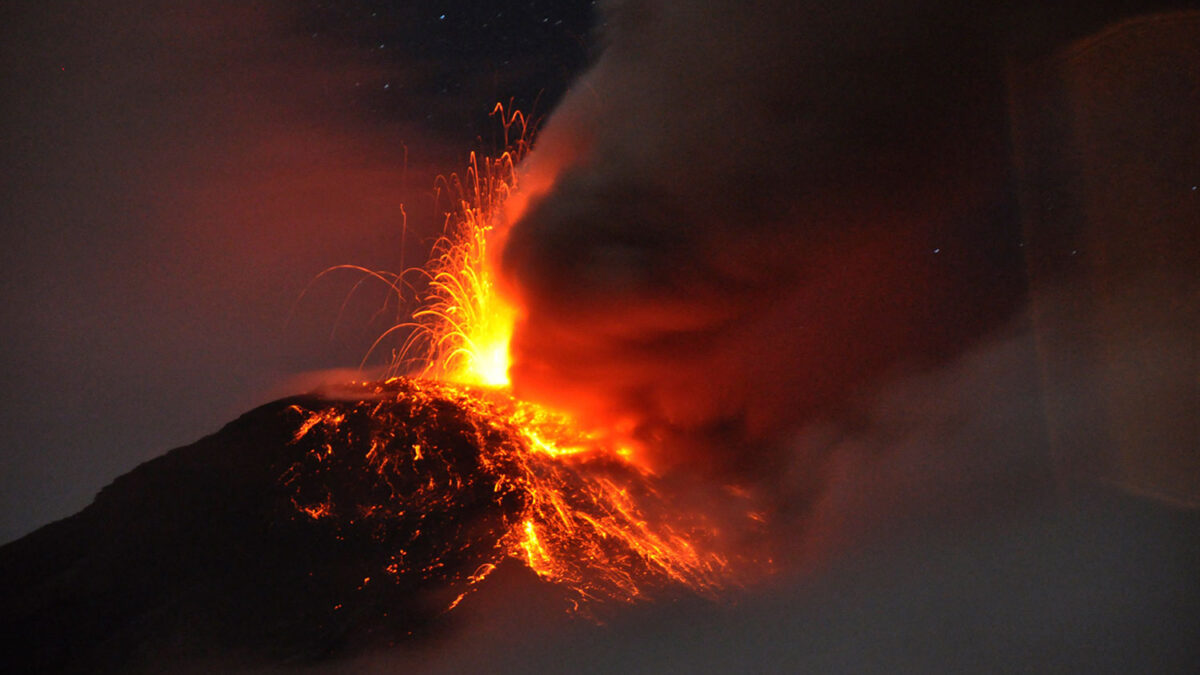 Tungurahua resurge de nuevo y obliga a evacuar 4 zonas de Ecuador