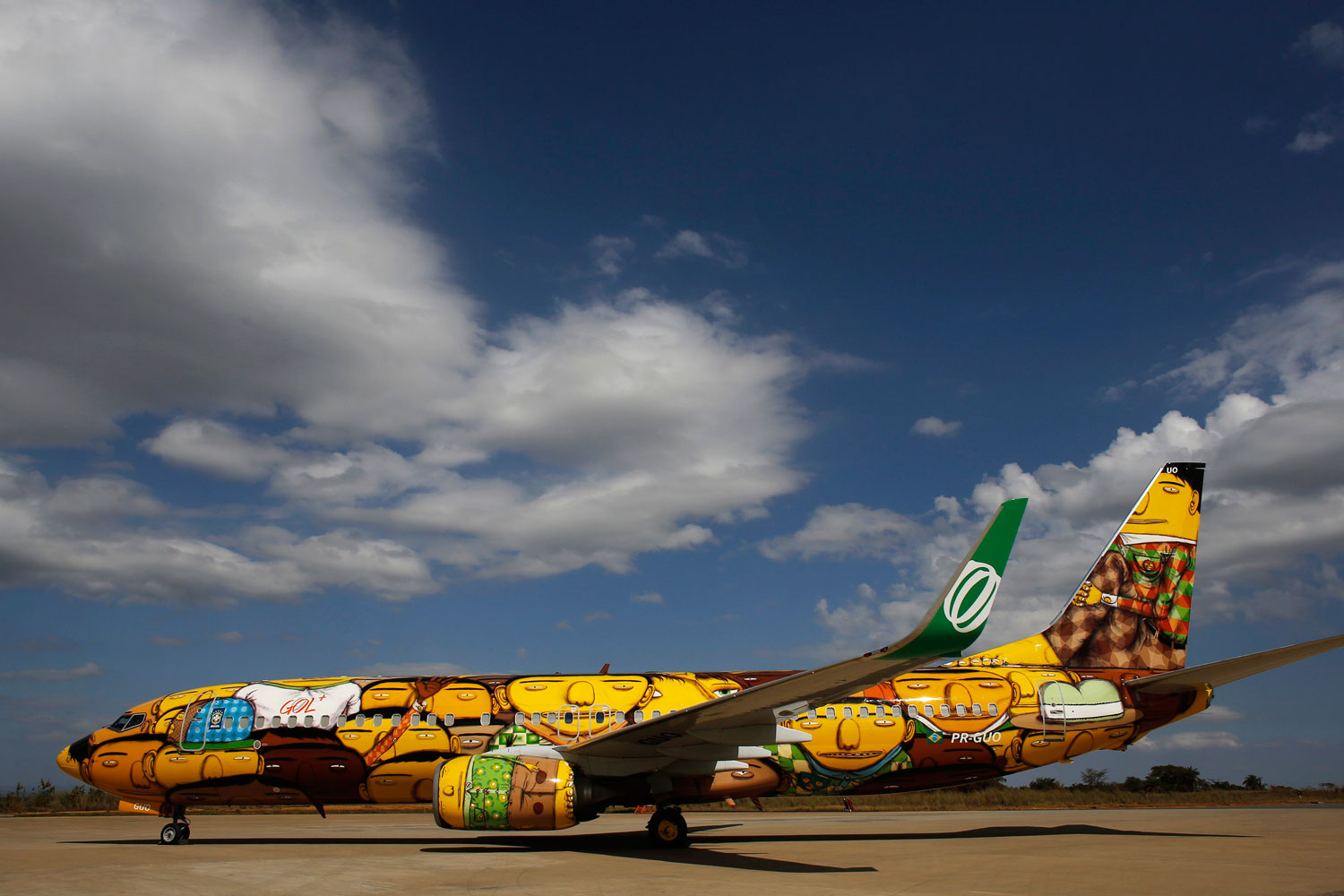 Presentan el Boeing 737 de la selección brasileña