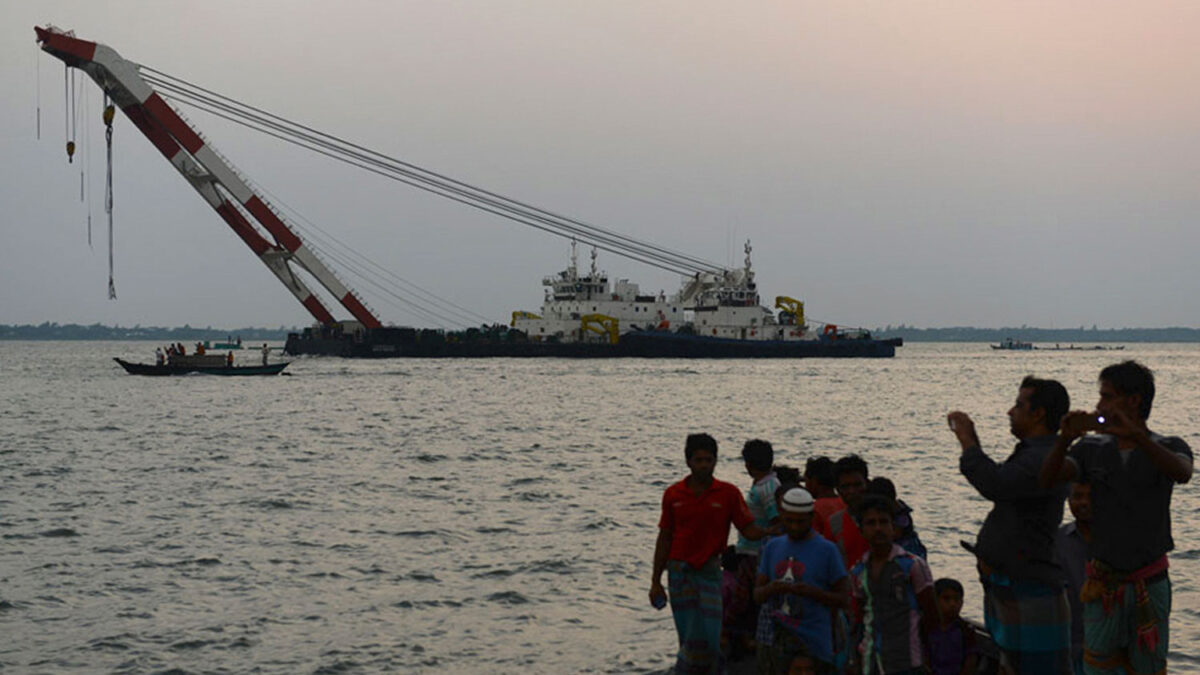 Recuperados 12 cuerpos tras el naufragio de un ferry en Bangladesh