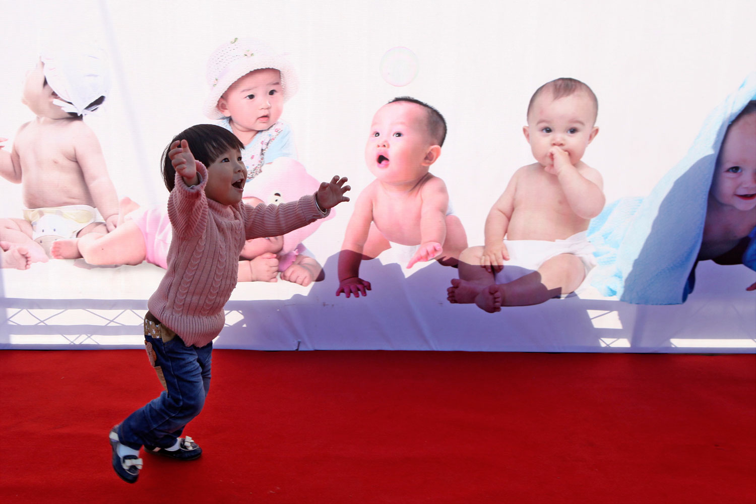 China se prepara para la llegada de dos millones de bebes tras relajar la política de hijo único