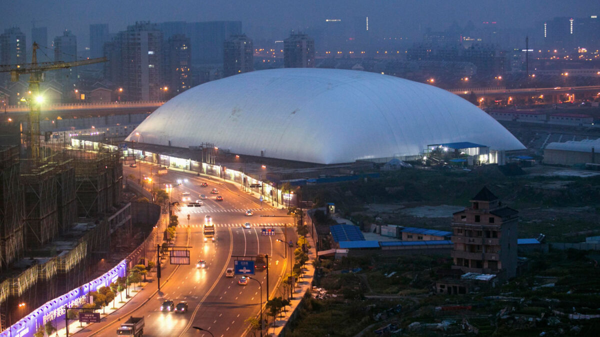Cubren 20.000 metros cuadrados para evitar los olores de una fábrica de insecticidas en China