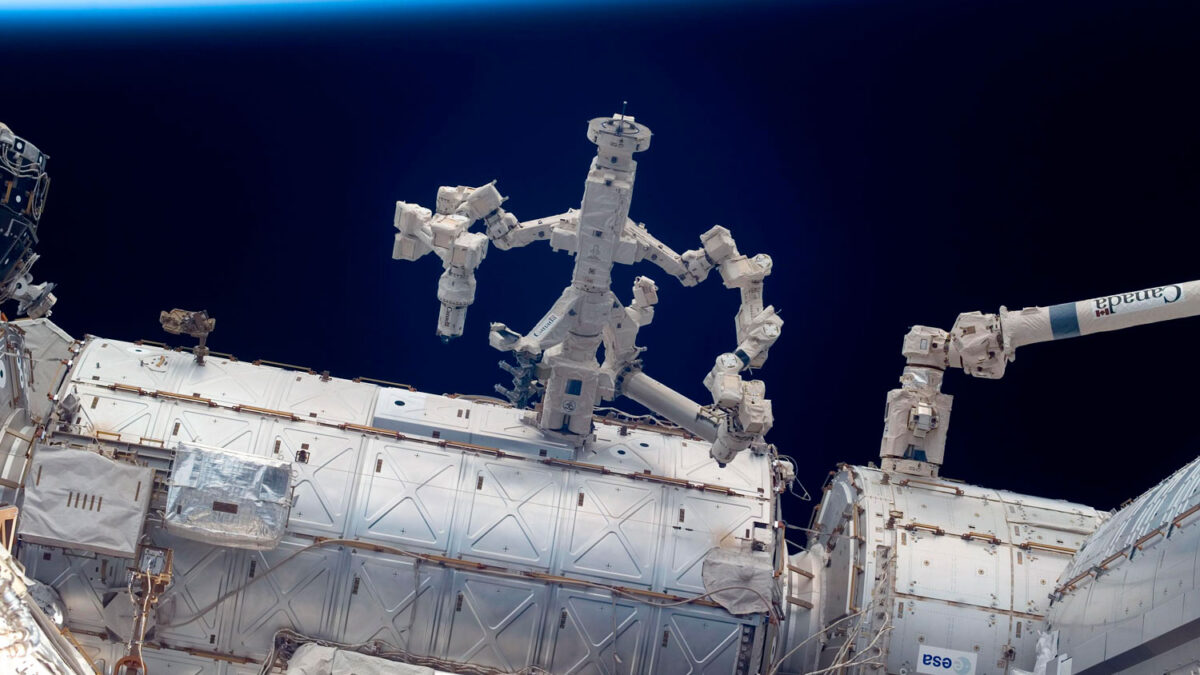 Os presentamos a «Dextre», el robot que es capaz de repararlo todo a su alrededor