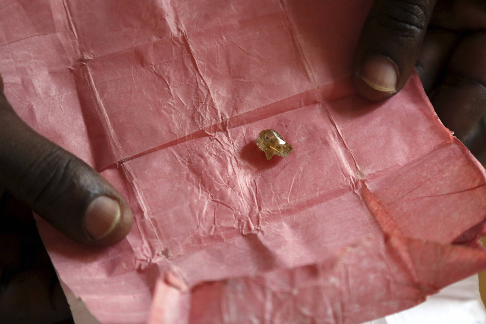 La venta de diamantes de sangre sigue circulando en República Centroafricana