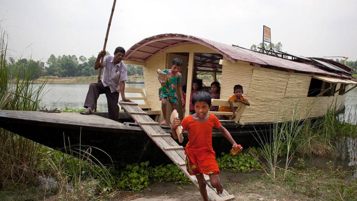 Cerca de tres millones de personas en Bangladesh viven en islas flotantes