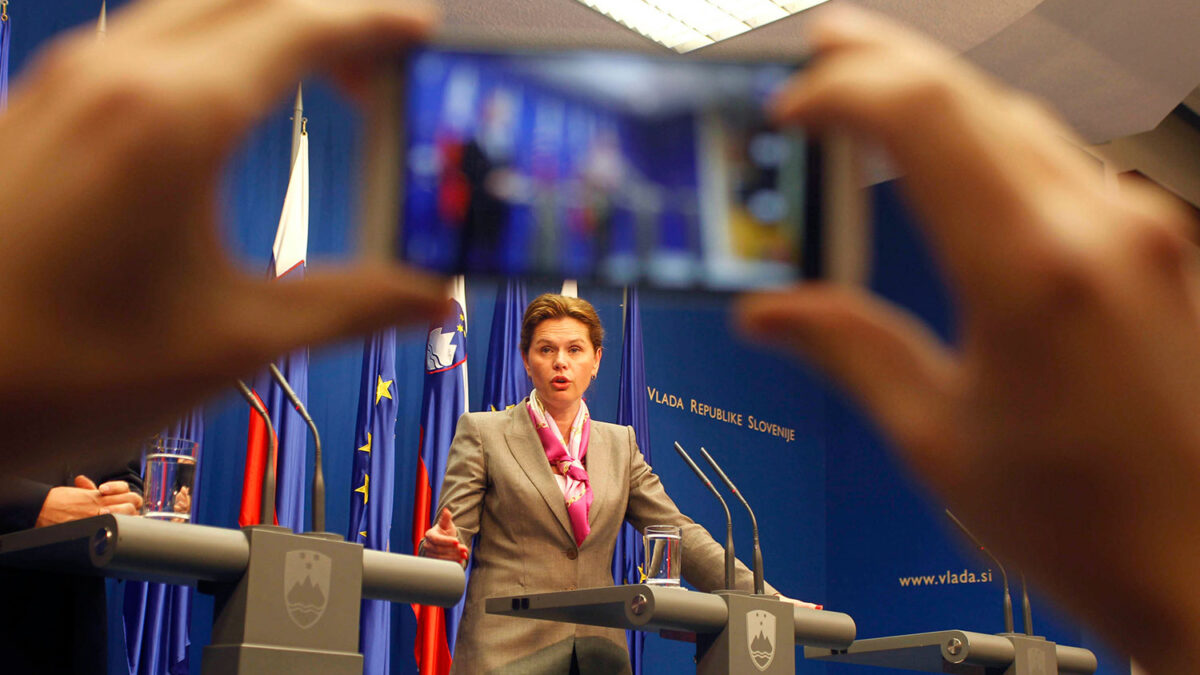 La primera ministra eslovena anuncia su dimisión en Twitter